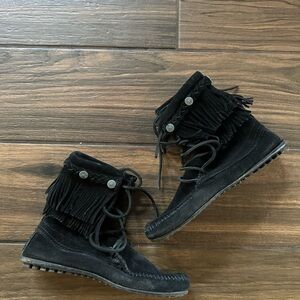 Black Fringe Minnetonka moccasins